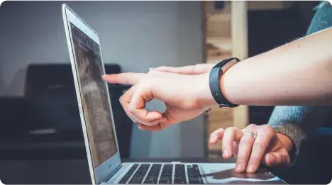 Hands at a laptop screen: archiving a SharePoint site step by step Hands at a laptop screen: archiving a SharePoint site step by step